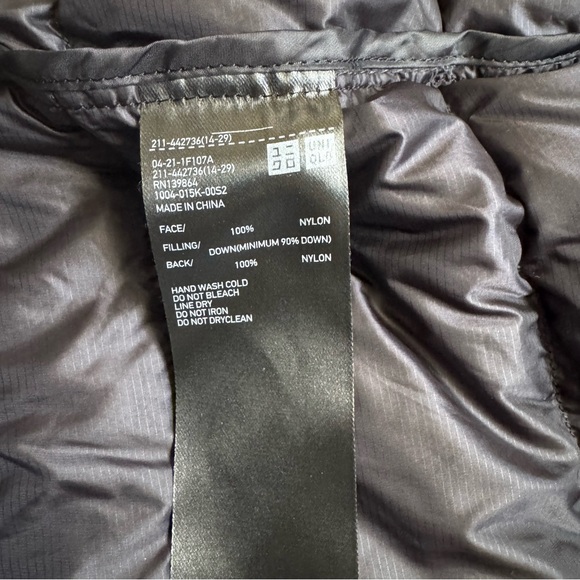 Uniqlo Women's Black Puffer Jacket - Picture 10 of 10